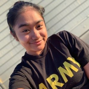 Meet your Posher, Leyra